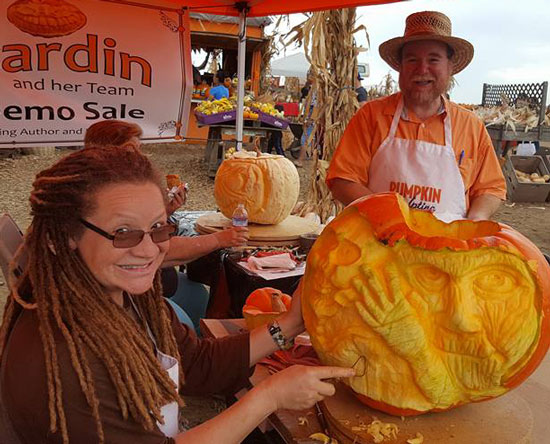 terri-hardin-carving-pumpkins
